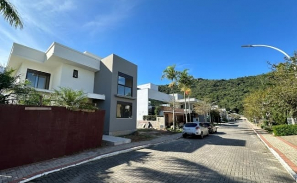 WhatsApp Image 2024-08-14 at 08.03.32 (3) WhatsApp Image 2024-08-14 at 08.03.32 (3)